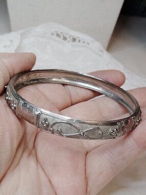 Vintage Silver Tone Mesh & Floral Scroll Bangle – Size 8 Textured Bracelet